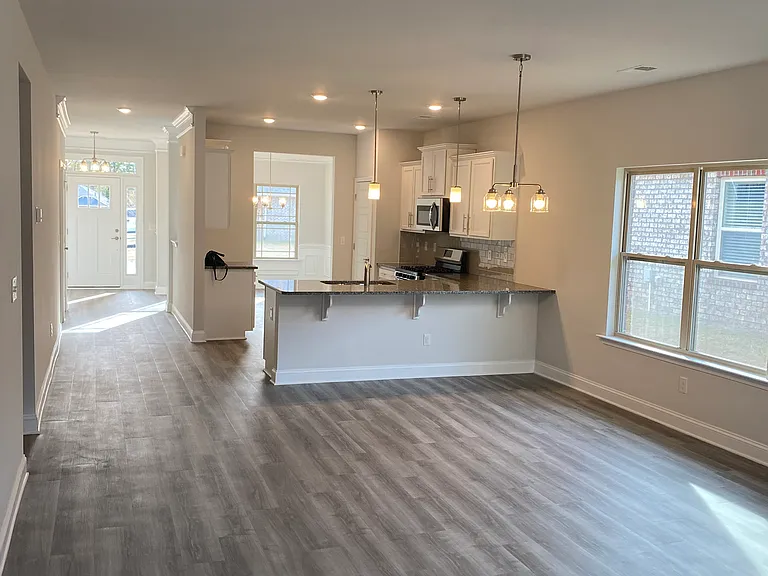 607 Lombard Dr — Photo 3