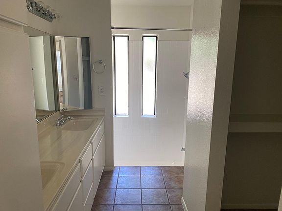4th image of 6760 E Beverly Ln