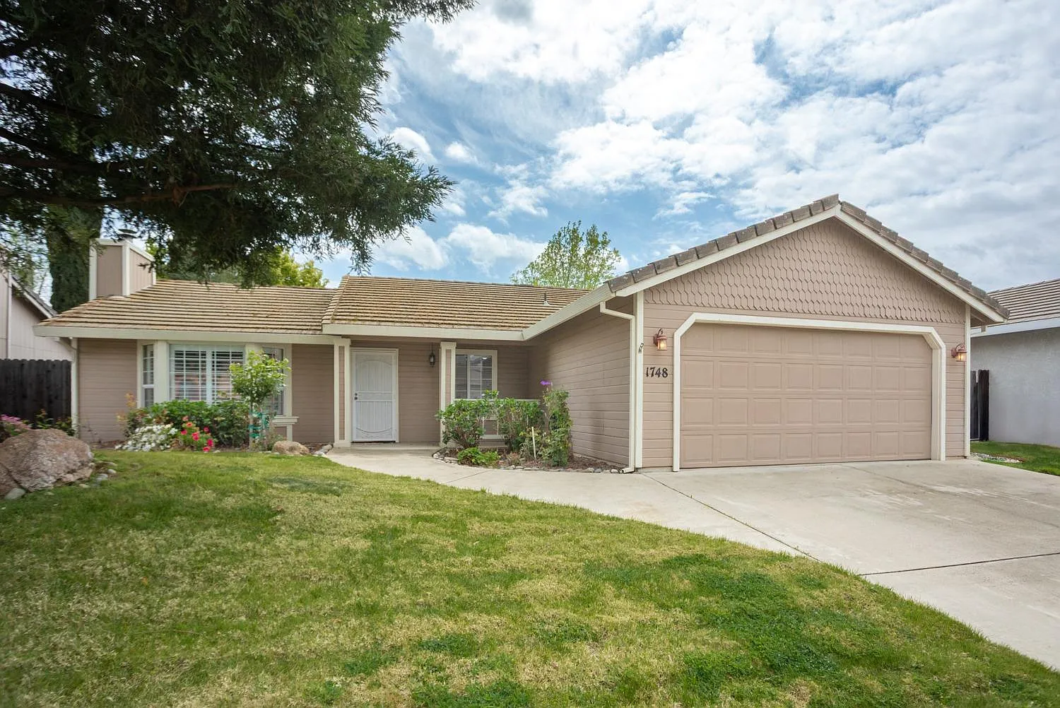 1748 Harbor Town Dr photo 1