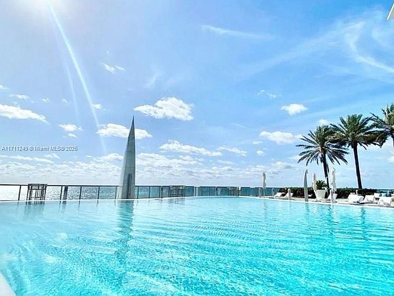 5th image of 17121 Collins Ave #4007