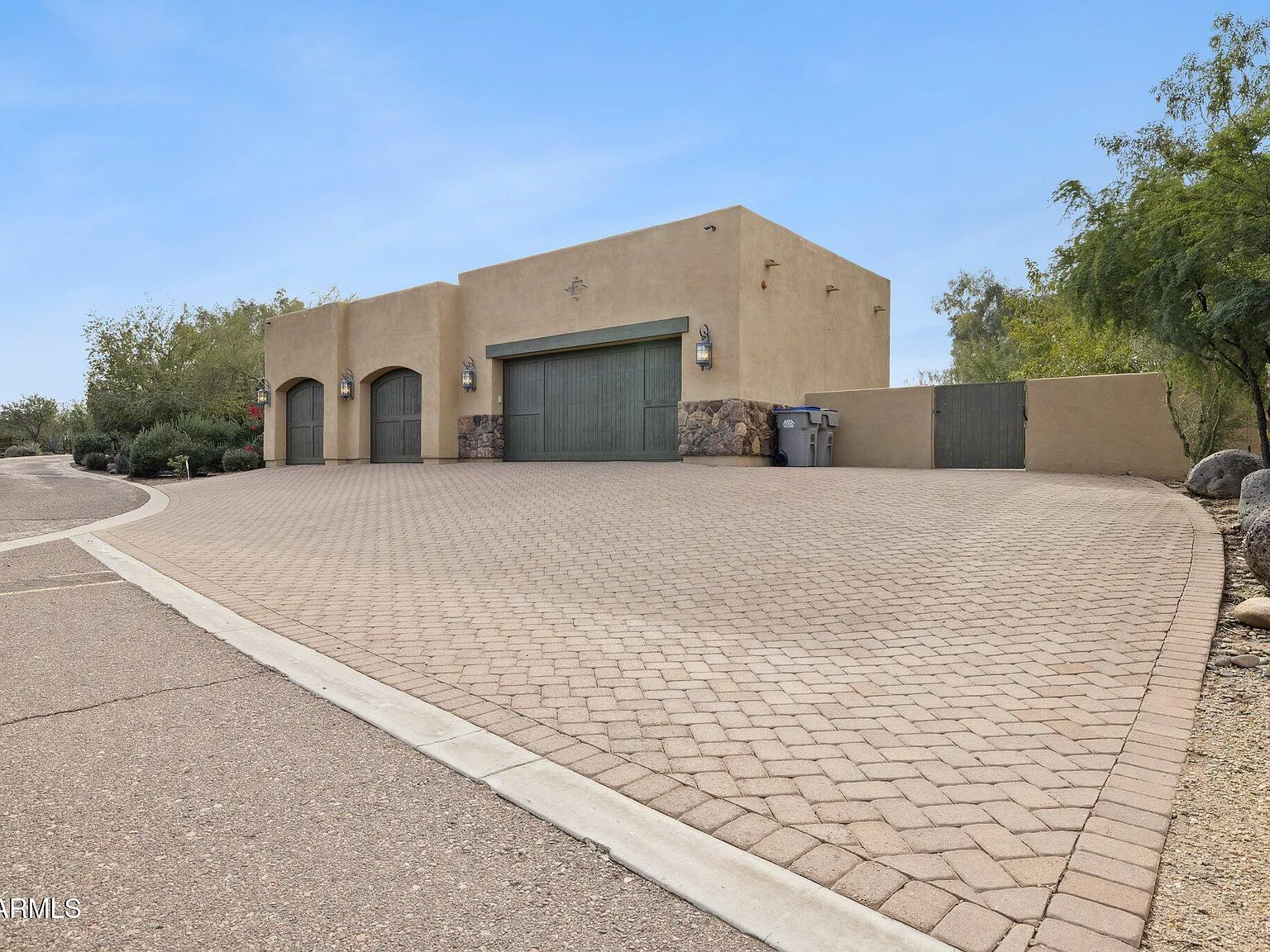5 bed, 6.0 bath, 5777 sqft, $10,000 — Photo 3
