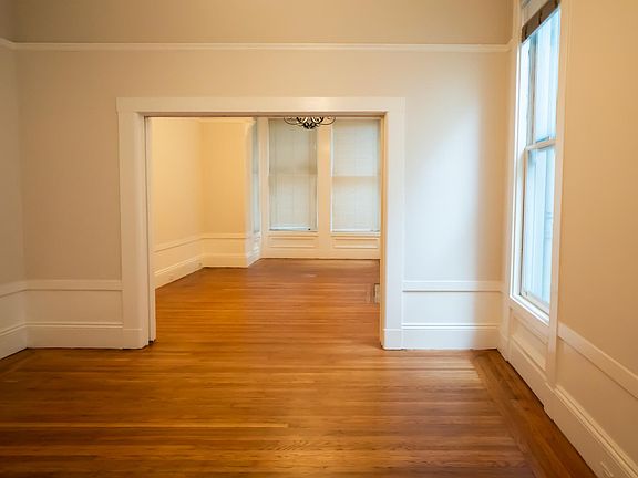3rd image of 2832 Pine St