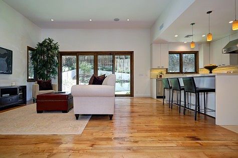 5th image of 10558 Lauriston Ave