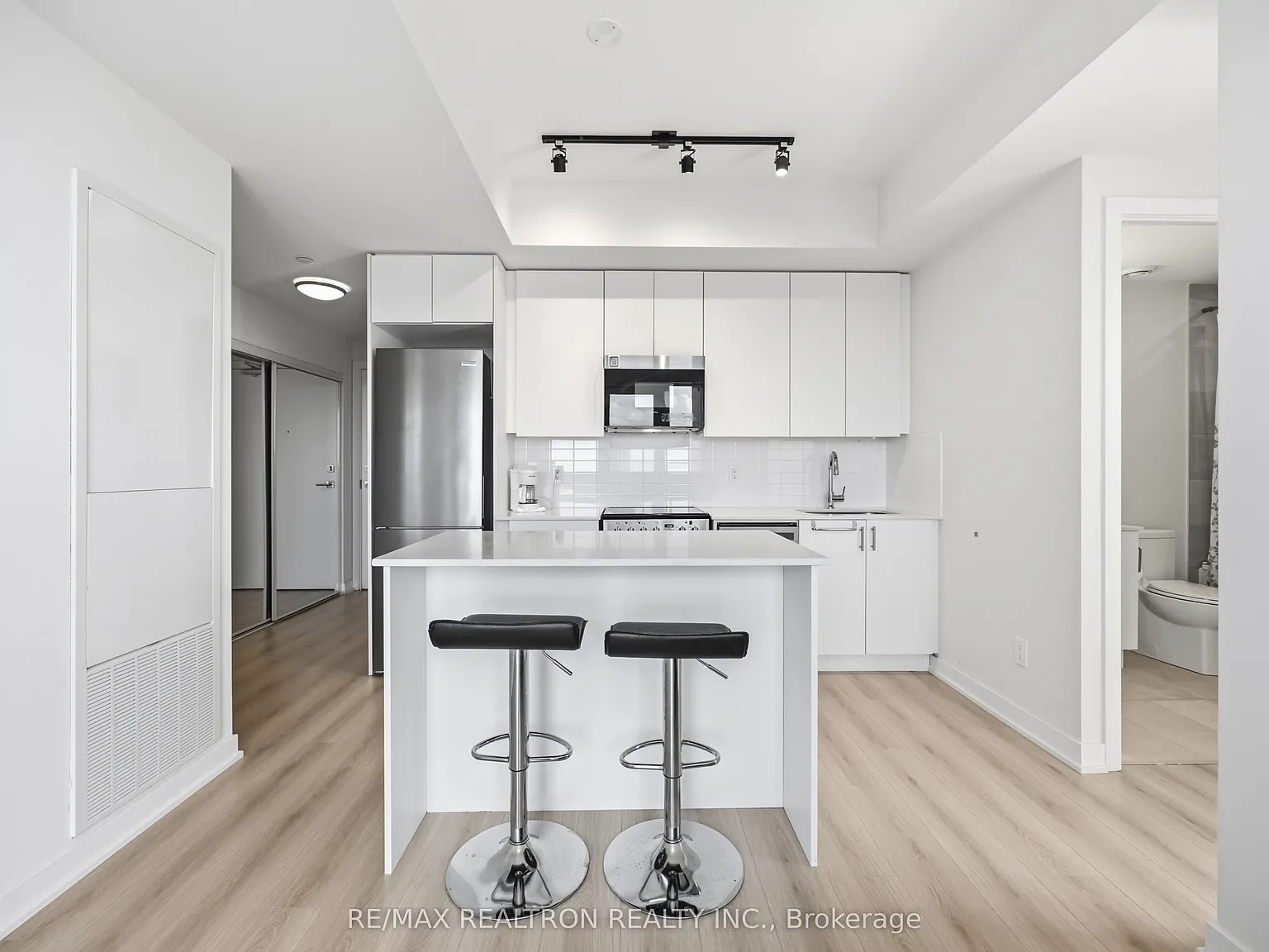 1 bed, $2,000 — Photo 3