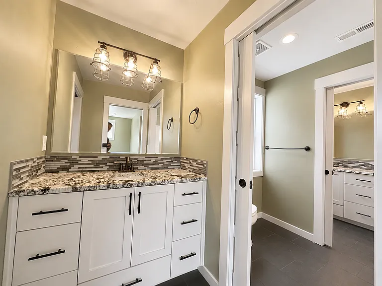 1634 S Oakland Ave — Photo 14