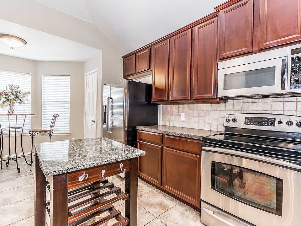 1st image of 237 Willowlake Dr