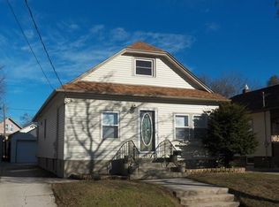 1031 S 25th St, Manitowoc, WI 54220