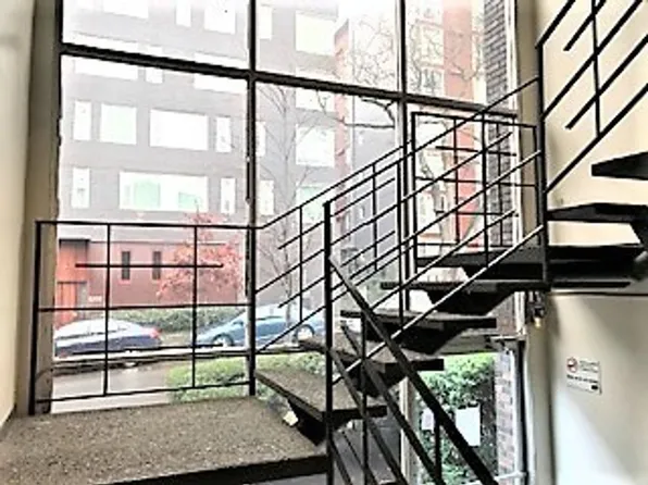 Del Capri, 4110 12th Ave NE #105, Seattle, WA 98105