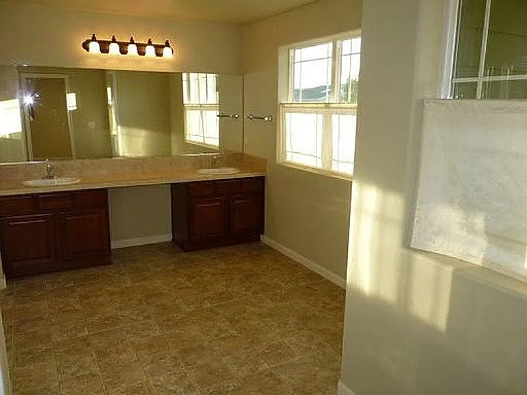 3738 SE Oakleaf St — Photo 10