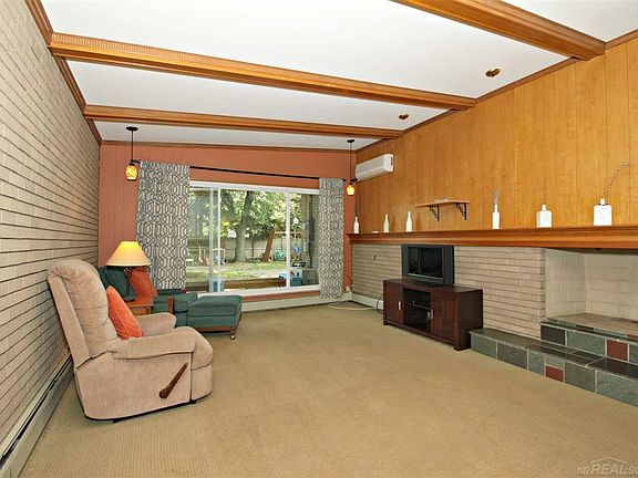 4th image of 15250 N Park Ave