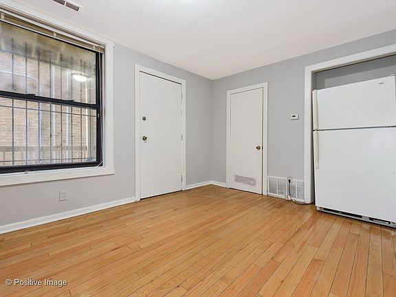 4th image of 2608 W Le Moyne St