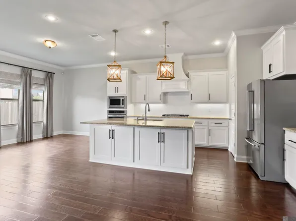 40419 Champagne Ave, Prairieville, LA 70769