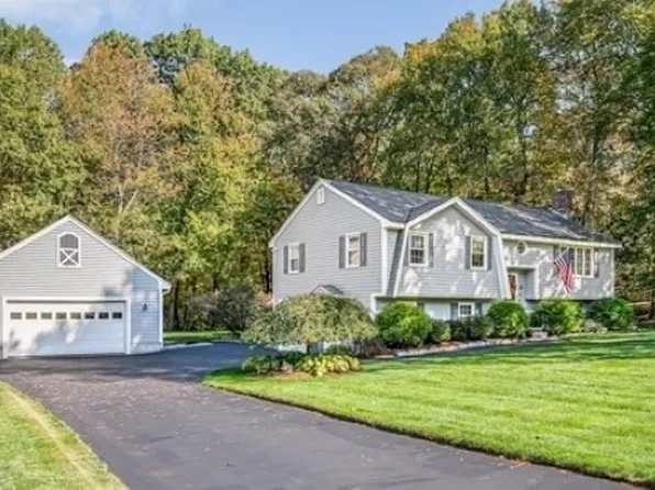 83 Black Oak Ln, Dracut, MA 01826
