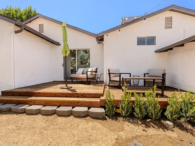 4475 Barnard St — Photo 48