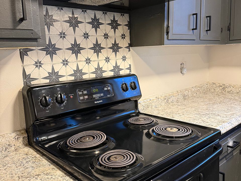 1st image of 1013 Dickerson Dr SE Unit C
