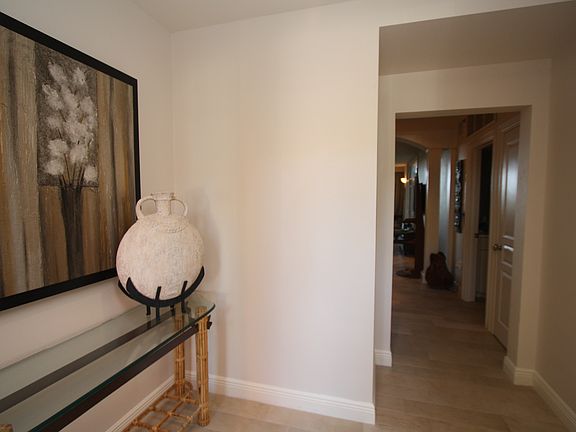 FOYER ON SECOND LEVEL