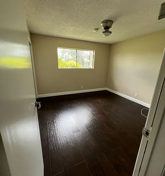 6233 Clybourn Ave — Photo 11