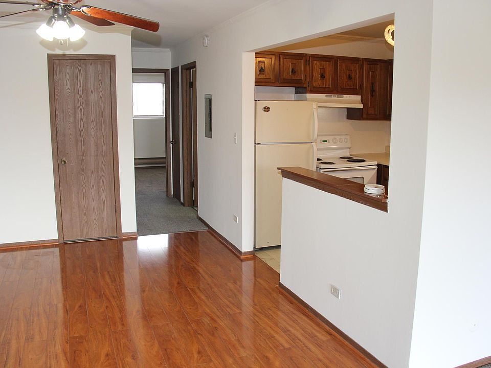 1st image of 1512 N Silver Ln APT 3B