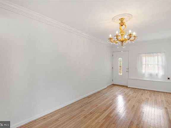 5th image of 202 S Cherry St