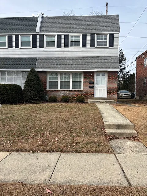 115 W Maryland Ave APT B photo 1