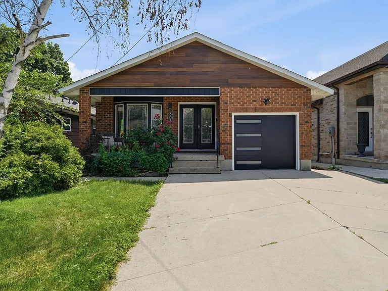 303 Caledon Ave #LOWER — Photo 2