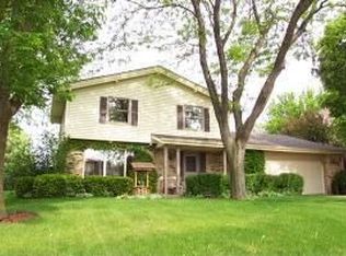 4609 Ridgecrest Dr, Racine, WI 53403