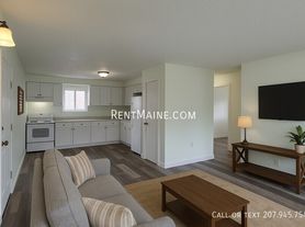 22 Hillside Ln, Lewiston, ME