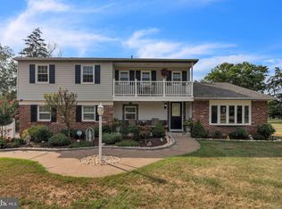 1020 Pebble Crest Dr, Warrington, PA 18976