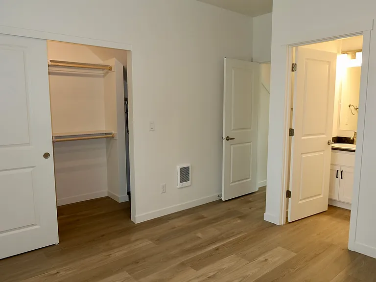 704 Elkins Way SE — Photo 6
