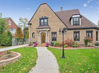 927 N 13th St, Manitowoc, WI 54220