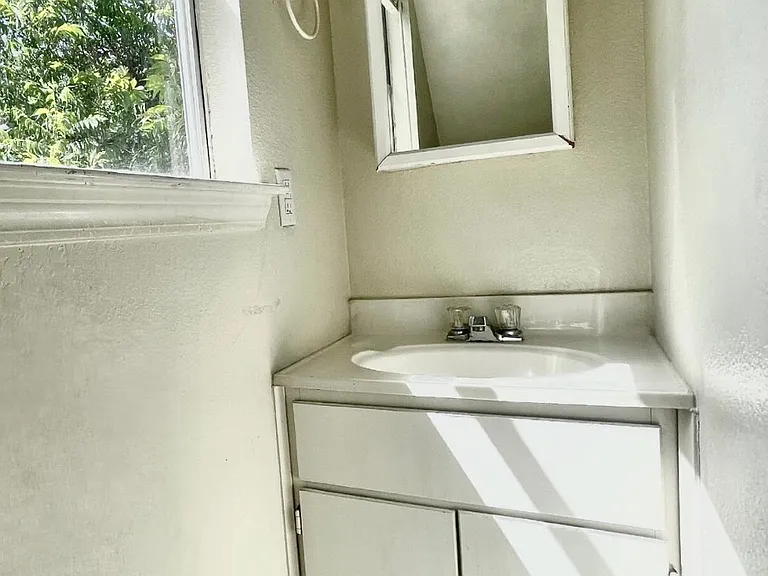 2202 Leon St — Photo 26