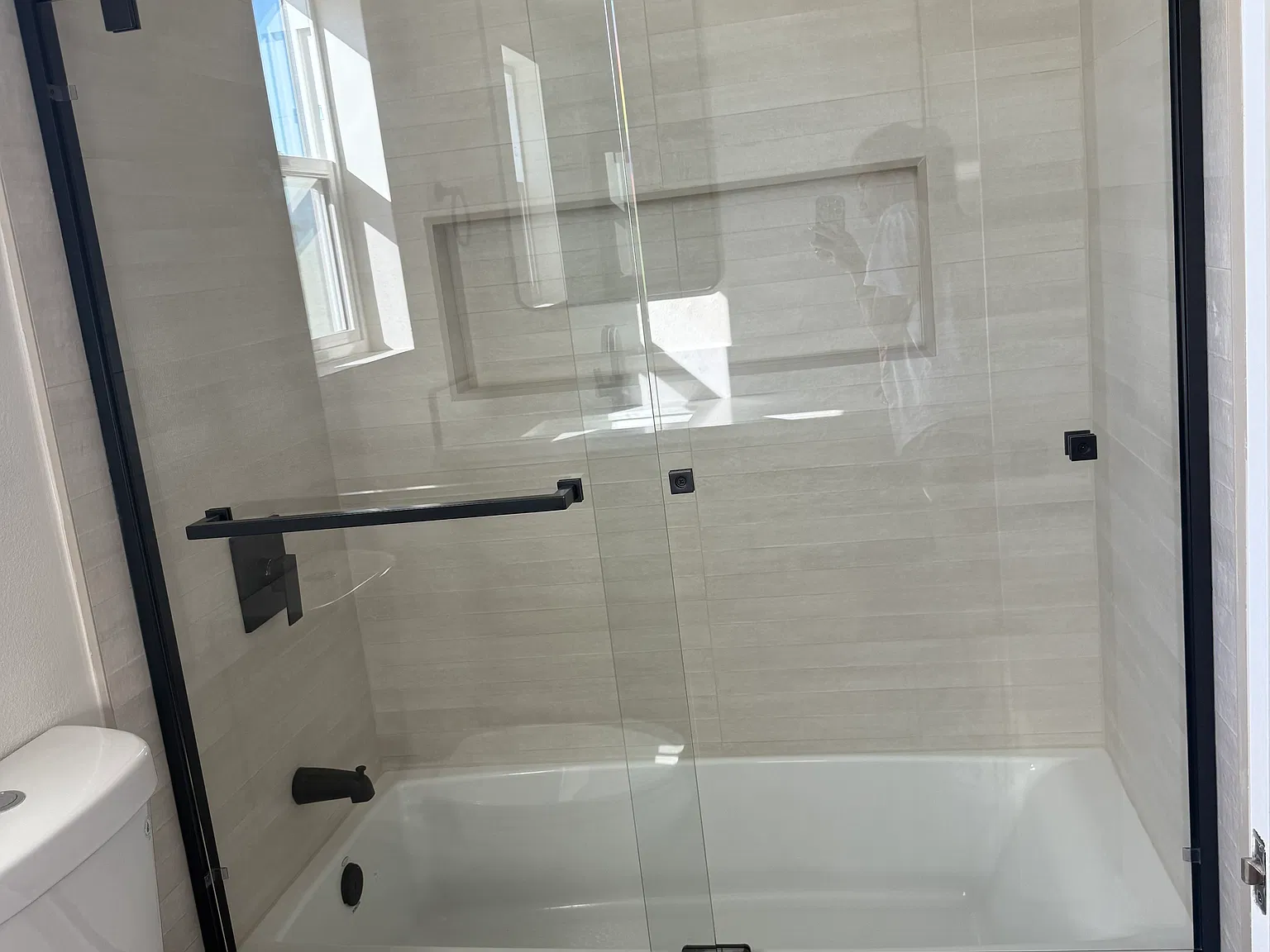 5 bed, 2449 sqft, $1,000 — Photo 4