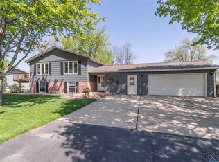 6308 W Westview Rd, Sioux Falls, SD 57107