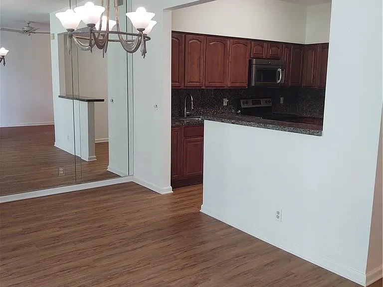 5801 Coach House Cir #B — Photo 12