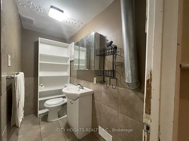 176 Fennell Ave E — Photo 11