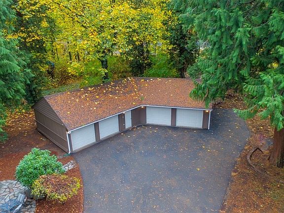3rd image of 3422 Wilderness Dr SE