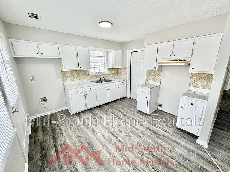 233 Sycamore Rd — Photo 6
