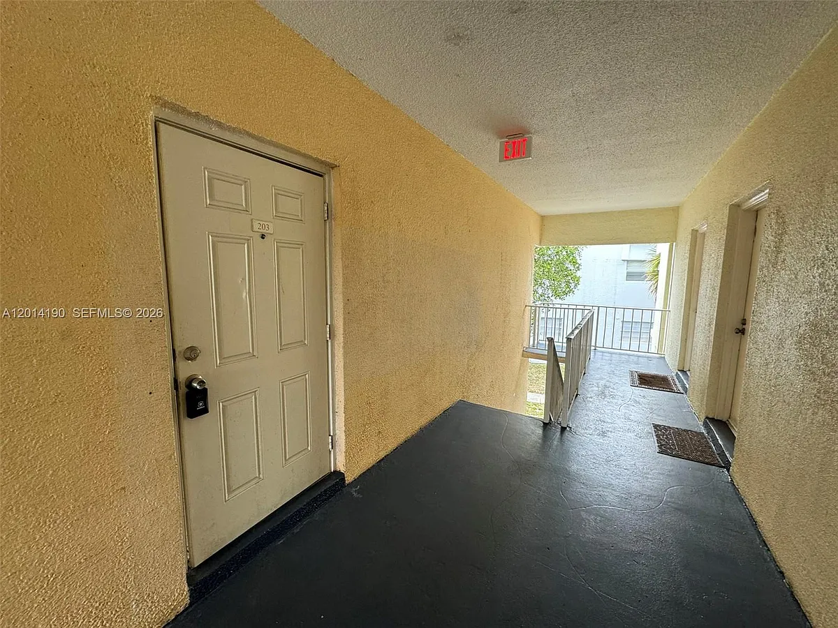 Building Photo - 415 Executive Center Dr #203