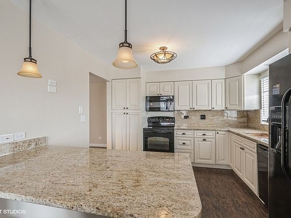 4th image of 9395 Landings Ln #404-DES