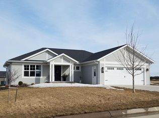 1309 Olympia Pl SE, Orange City, IA 51041