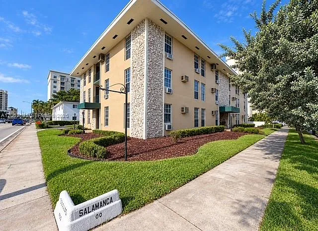 1400 S Douglas Rd — Photo 2