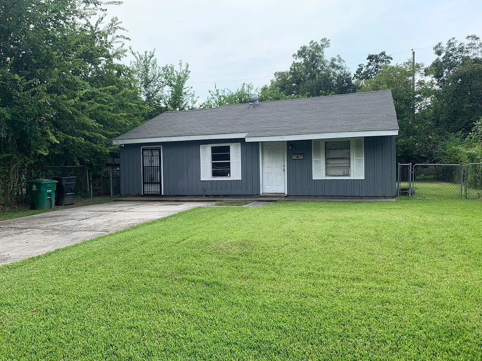 3 bed, 1.0 bath, 1041 sqft, $1,600 — Photo 4