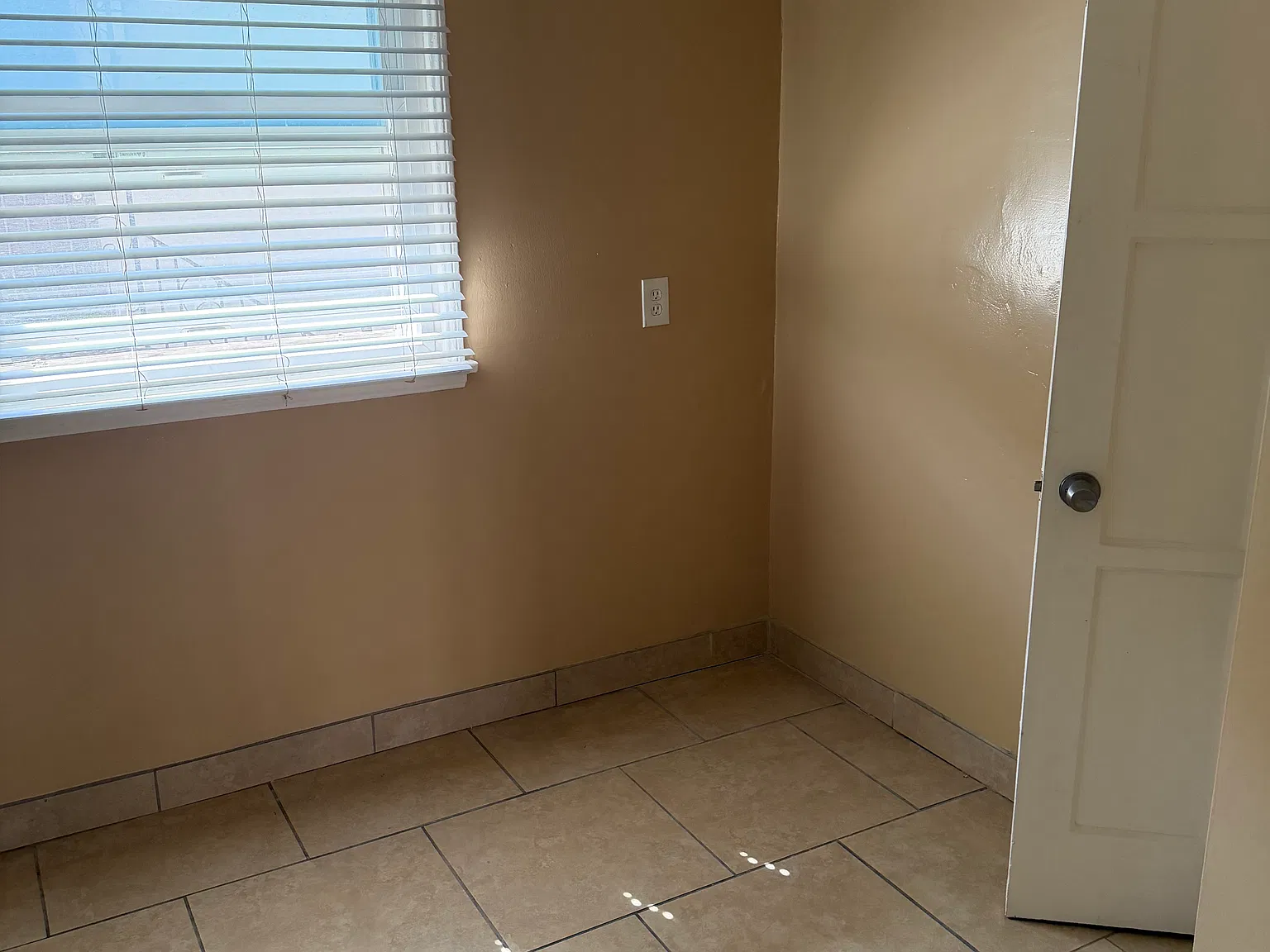 Studio, 400 sqft, $1,495 — Photo 4