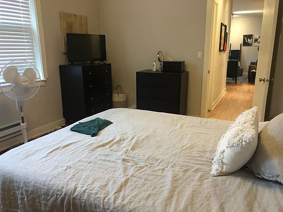 5th image of 511 W Belmont Ave #15