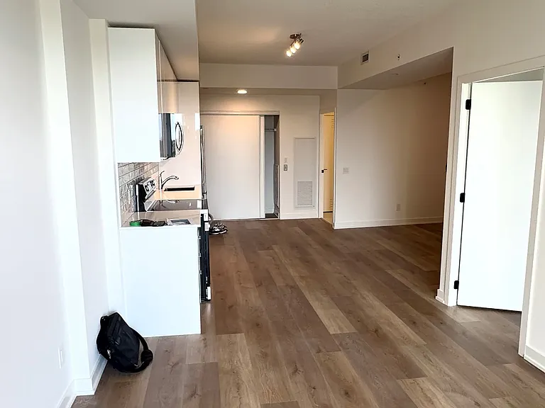 33 Erie Ave #1003 — Photo 8
