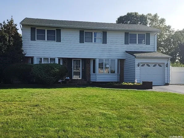 10 Violet Lane, Commack, NY 11725