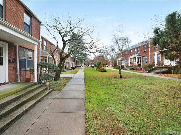 11 Nob Hill Circle #11, Bridgeport, CT 06610