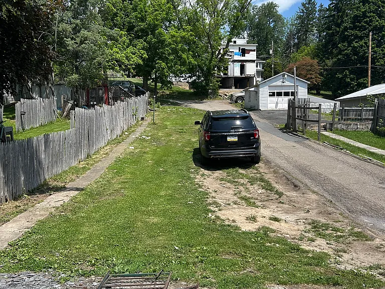 106 Center Ave — Photo 20