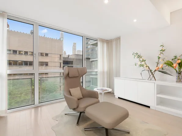 150 East 69th Street image 6 of 12