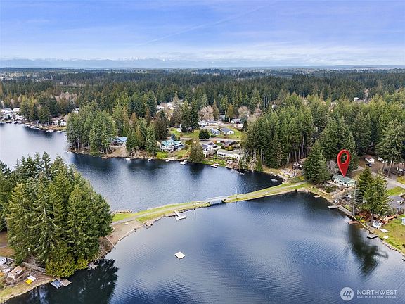 3rd image of 470 SE Crescent Drive